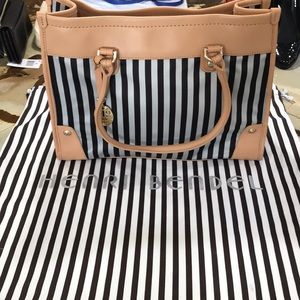 Henri Bendel shoulder bag in mint condition